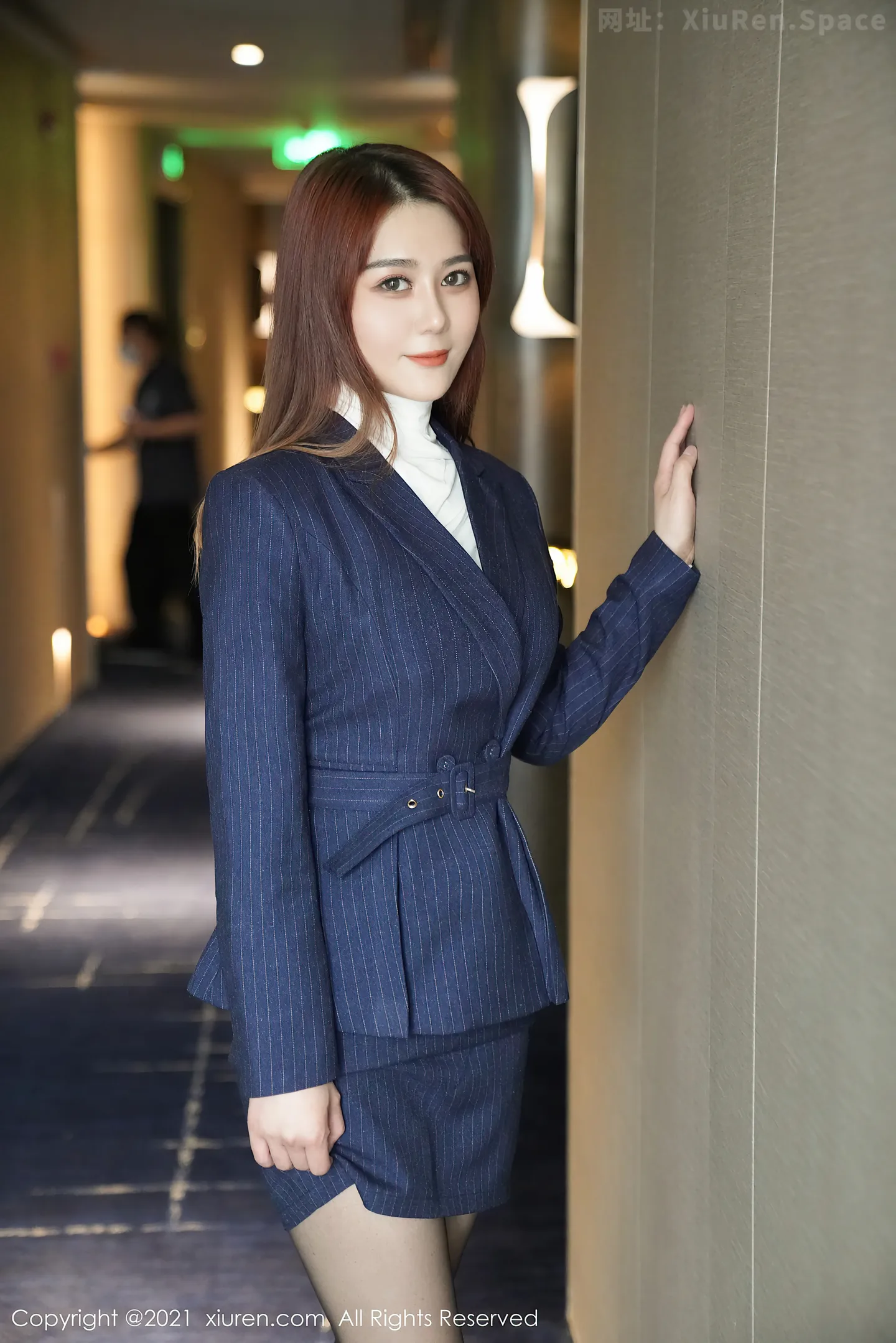 图片[4]-[XiuRen秀人网]VOL.4064 模特fairy如歌私房真空白T配开档黑丝裤袜秀丰满身材诱惑写真61P-秀人网官方网站